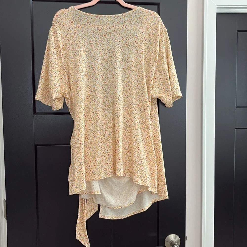 NWOT Lands' End Gold/Yellow Flutter Sleeve Wrap/Tie Blouse.Floral Design.Size 2X - Picture 5 of 10